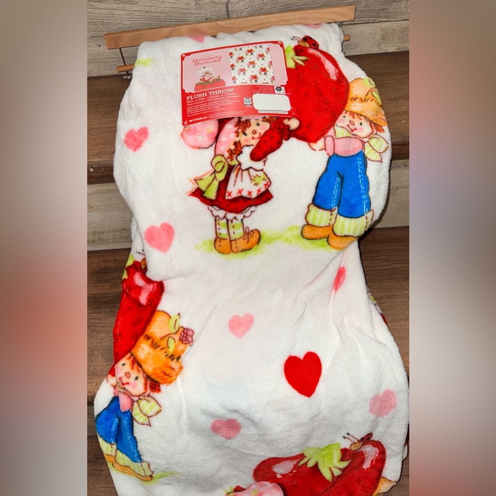 Super Cute 🥰 Strawberry Shortcake Valentines Day Throw Blanket 50” x 70”